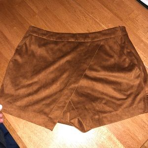 Tan skort